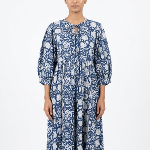 Belle robe en coton à motifs floraux, imprimée à la main, pour un usage décontracté. - Product Image 1