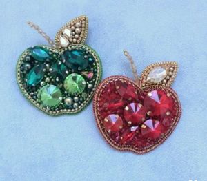 Broche de Lujo Hecho a Mano con Cuentas Bordadas para Abrigos, Suéteres y Bolsos, Broche de Moda con Cuentas Bordadas a Mano con Detalles - Product Image 2