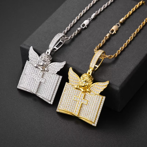 Pendentif religieux pour homme en argent 925, en forme de livre ouvert avec ailes d'ange chrétien et micro-pavé de moissanite taille ronde - Product Image 4
