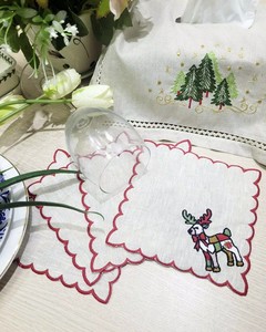 Serviettes de cocktail de Noël personnalisées brodées rennes, bordure rouge, sous-verres en lin naturel réutilisables pour événements domestiques et bars - Vente en gros - Product Image 6