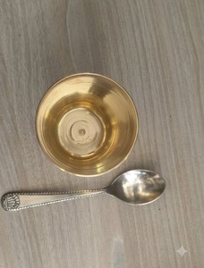 Juego de Bandejas Clásicas de Metal Chapado en Oro con Taza Grabada, Tres Tazones y Cuchara Portátil para Servir, Vajilla Tradicional para Bodas - Product Image 4