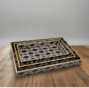 Ensemble de plateaux en os incrusté de motifs floraux bleus et blancs, disponible à prix de gros pour ajouter une touche artisanale classique à toute pièce. - Product Image 2