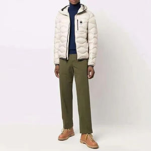 Chaqueta de Plumón Personalizada con Logotipo OEM de Alta Calidad, Chaqueta Gruesa con Capucha para Hombre, Chaqueta Bomber Brillante de Invierno Personalizada para Hombre - Product Image 4