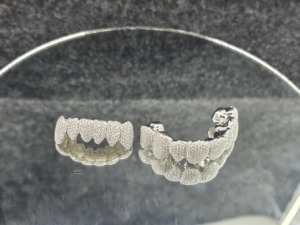 Nuevo Diseño Personalizado de Grillz de 16 Dientes con Incrustaciones de Diamantes de Imitación, en Oro Blanco, para Hombre y Mujer, Plata 925, D VVS, Moissanita, para Compromiso y Boda - Product Image 3