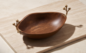Plateau en bois asymétrique artisanal avec poignées en métal en forme de branche, en bois de manguier teinté noyer - Product Image 5