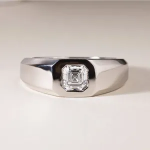 แหวนผู้ชายทรง Asscher Cut Diamond ทองคำขาวประดับเพชรแบบ Bezel Setting |   แหวนดีไซน์หรูหราทันสมัยสำหรับผู้ชาย สไตล์เครื่องประดับชั้นดี - Product Image 1
