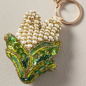 Porte-clés faits à la main avec des motifs de broderie perlée complexes, avec des perles de rocaille, porte-clés uniques personnalisés pour cadeaux - Product Image 1