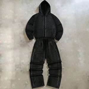 Conjunto Deportivo Gótico Unisex con Capucha, Negro Sólido, Poliéster, Cierre con Cordón, Corte Holgado, Transpirable y Ligero - Product Image 1
