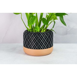 Pots de plantes personnalisables avec un motif tissé unique en relief, pots décoratifs en argile fibreuse pour plantes d'intérieur - Product Image 1