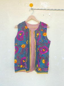 Chaqueta Reversible de Algodón Acolchado Kantha con Estampado Floral Indio Digital para Mujer, Transpirable y Ecológica para Otoño, Invierno y Primavera - Product Image 6