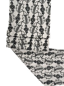 Tissu en coton blanc tissé élégant, respirant et léger, très demandé pour les saris et kurtis pour filles, disponible au prix d'usine en Inde - Product Image 2