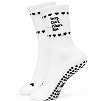 Chaussettes de yoga et de Pilates personnalisées de haute qualité, broderie personnalisée de lettres de cœur, antidérapantes, chaussettes de Pilates pour reformer