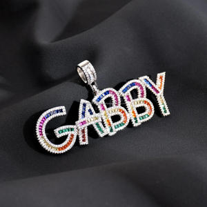 Colgante de Letra GRABBY con Diamantes de Moissanita de Lujo y Acentos de Piedras de Colores, Diseño de Palabra Personalizada Brillante, Joyería de Moda Hip Hop - Product Image 1