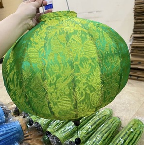 Linterna de Bambú Hecha a Mano en Vietnam, Decoración Colgante para Restaurantes, Fiestas y Bodas, Cubierta de Tela de Seda, Colorida, Venta al Por Mayor para Exportación - Product Image 6