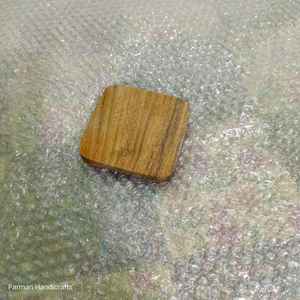 Posavasos artesanal de madera de acacia, accesorio rústico y natural para bebidas a precio económico. - Product Image 3