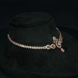 Collar tradicional de diamantes con diseño floral en oro macizo con cadena tipo caja para compromiso nupcial del sur de la India y de lujo. - Product Image 5
