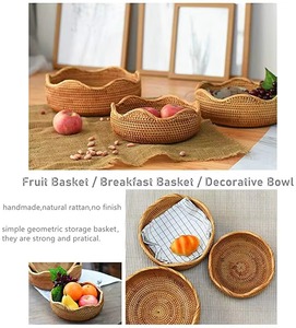 Elegante frutero de ratán con detalles cuidadosamente elaborados que exuda una refinación atemporal, increíblemente diseñado por KHOOSI OVERSEAS. - Product Image 2