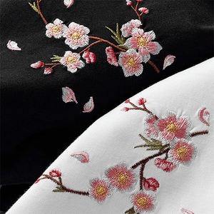 Camiseta de Algodón Transpirable para Mujer, con Bordado, Logotipo Personalizado, Estilo Casual Urbano - Product Image 3