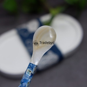Cuillère élégante incrustée de nacre, accessoire de cuisine de luxe Tradebyd - Product Image 2