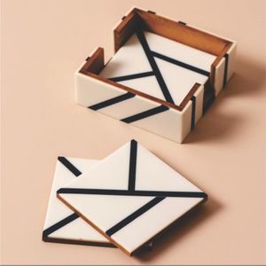 Juego de posavasos de madera esmaltada personalizados con nombres, logotipos e ilustraciones impresas para bodas, fiestas, eventos corporativos y regalos. - Product Image 2