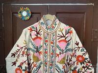 Veste courte vintage en velours tissé Suzani brodée à la main, style bohème, pour les voyages festifs et les soirées