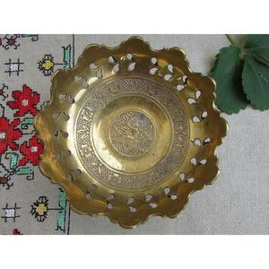 El tazón de latón para servir realza los platos tradicionales y los hace parecer aún más auténticos. La belleza clásica del latón nunca pasa de moda. - Product Image 6