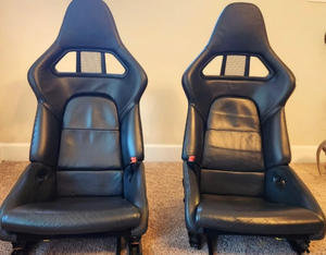 Sièges de voiture de sport de luxe noirs robustes en fibre de carbone, fibre de verre et cuir, non réglables, avec chauffage, massage, protection et décoration - Product Image 5