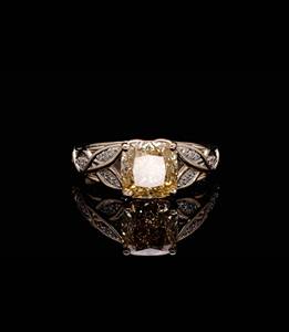 Bague de luxe en or massif 14K/18K avec diamant jaune taille coussin - Bijou fin vintage avec bande tressée en forme de feuille pour fiançailles et mariage - Product Image 4