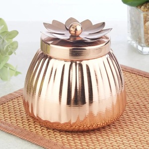 Ensemble de pots à bougies parfumées en métal martelé |   Photophores décoratifs en métal finition or et cuivre |   Porte-bougie rond artisanal - Product Image 4