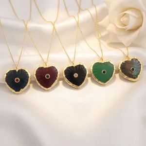 Pendentifs tendance en laiton plaqué or 18 carats avec pierre précieuse sculptée en forme de cœur, vente en gros, bijoux de mode les plus vendus pour femmes, pour mariage - Product Image 1