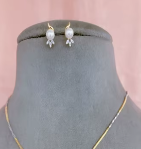 Ensemble collier et boucles d'oreilles pour femme, plaqué or 18 carats, avec pendentif perle, design floral classique, chaîne torsadée Singapour, bijoux de mariage - Product Image 3