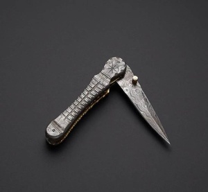 Couteau utilitaire pliant en acier Damas SHARP POINT TRADES, lame droite de 0,5 mm d'épaisseur, ouverture par bouton rotatif, manche en bois - Product Image 1