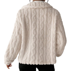 Veste en fourrure d'hiver personnalisée en peluche douce, confort premium, texture lisse, légère, écologique, sensation de chaleur, facile à porter - Product Image 4