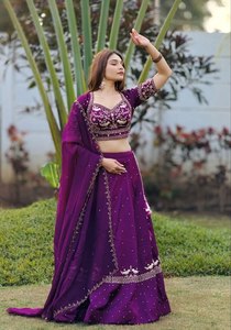 Conjunto de Lehenga Choli de Seda Vichitra Morada Bordada con Lentejuelas y Dupatta, Traje Tradicional para Bodas y Fiestas para Mujer - Product Image 2