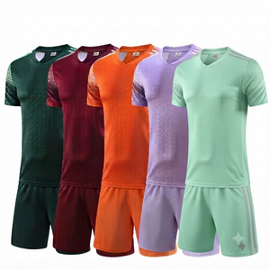 Conjunto de Jersey Verde Menta de Poliéster, Uniformes de Fútbol Transpirables de Secado Rápido, Color Sólido, Personalizados, Antibacterianos, Ecológicos, Cuello en V - Product Image 1