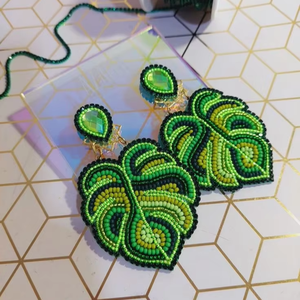 Pendientes de fiesta de boda con bordado a mano de cuentas de semillas de diseño, pendientes de joyería llamativos bordados con cuentas de semillas tribales coloridas - Product Image 1