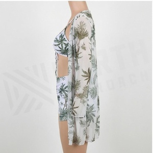 Ensemble de yoga 2 pièces imprimé papillon bleu avec finition dorée, body à col en V profond et jupe portefeuille longueur genou - Product Image 3