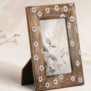 Marco de Fotos Contemporáneo con Incrustaciones de Madera, Portafotos de Lujo Hecho a Mano con Patrón Artístico para una Decoración Interior Elegante - Product Image 4