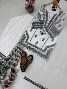 Robes modernes de créateur en soie naturelle lourde gaufrée avec ensemble dupatta, nouveau design FATEMA FASHION, mariage toutes saisons, séchage rapide - Product Image 3
