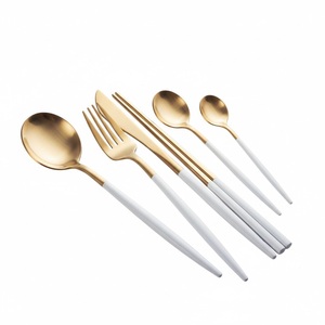 Juego de cubiertos de acero inoxidable con revestimiento dorado creativo, juego de vajilla con acabado de espejo, utensilios de cocina para el hogar. - Product Image 3
