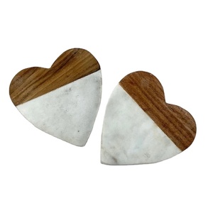 ชุดถาดรองแก้วไม้อะคาเซียธรรมชาติพร้อมพื้นผิวหินอ่อนที่วางถ้วยแบบพรีเมี่ยมสำหรับเป็นของขวัญแต่งงานและของตกแต่งบ้าน - Product Image 2