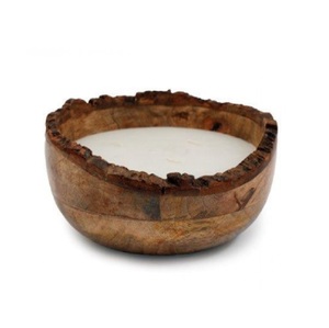 Diseño de tazón circular de madera con bordes curvos lisos y estructura simétrica equilibrada, relleno con centro de cera blanca. - Product Image 3