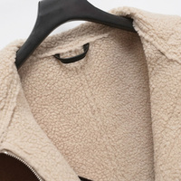 Blouson Biker Court Femme à Col Rabattu en Faux Cuir Doublé Sherpa, Personnalisable OEM/ODM, Hiver Décontracté, Extérieur en Daim Doublé Laine