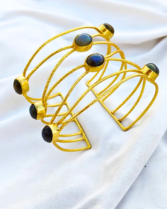 กำไลข้อมือทองเหลืองประดับพลอยออนิกซ์ทรงกรอบ ยี่ห้อ SOUMYA CREATIONS รุ่น BGC-01 เหมาะสำหรับทั้งชายและหญิง สไตล์ลำลอง เครื่องประดับอินเดีย - Product Image 1