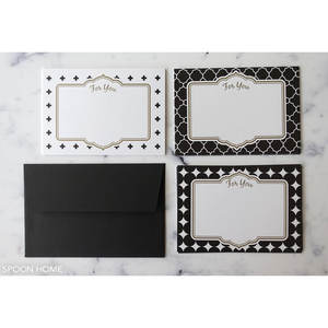 Set assortito di 4 biglietti di auguri con messaggio monocromatico - Product Image 1