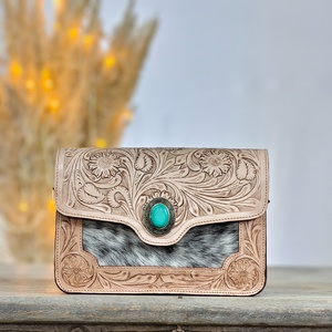 Bolso de Hombro Cruzado de Piel Genuina de Vacuno con Solapa y Adorno de Piedras, Diseño de Última Moda, Estilo Vintage Hecho a Mano para Mujer - Product Image 1