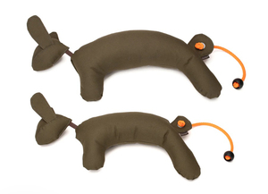 Dummy d'entraînement réaliste pour chiens de chasse, avec corps en fourrure et queue orange, cible en tissu durable, taille unique, couleur unie - Product Image 3