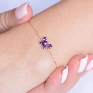 กำไลข้อมือรูปผีเสื้อประดับอเมทิสต์ เงินแท้ 925 ชุบทองคำชมพู 14K รูปทรงลูกแพร์ พร้อมใบรับรองพลอยแท้ประจำเดือนเกิด - Product Image 4