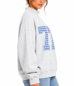 Sweat-shirt à col roulé surdimensionné pour femme avec appliqué en vichy bleu numéro 77 sur le devant, manches régulières, tricot en coton, automne - Product Image 2