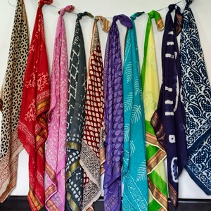 Foulard carré ethnique en coton fait main, imprimé floqué dessiné à la main, doux pour la peau, cadeau d'été pour la Saint-Valentin - Rajasthan Naaz - Product Image 5